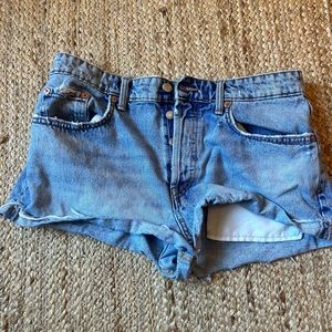 Zara mid rise denim shorts size US 8